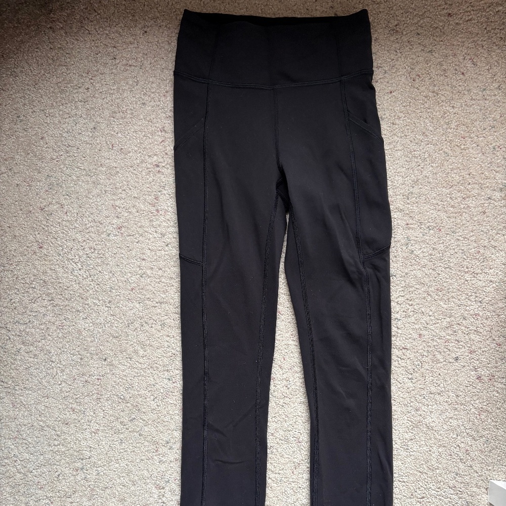 Lululemon leggings size 0 black with pockets